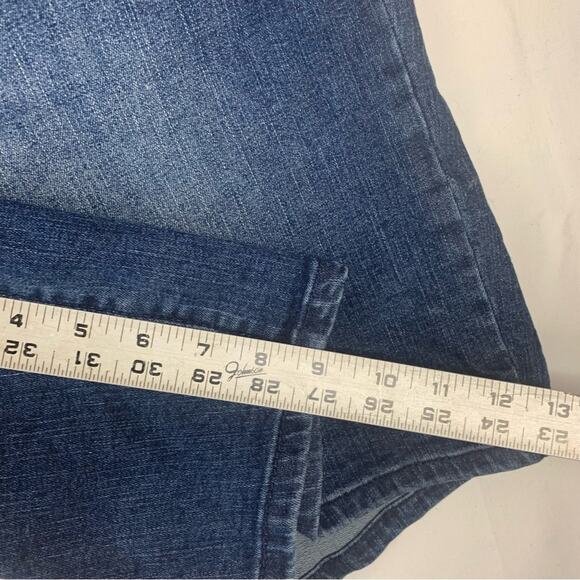 Democracy women's size 16 W Blue Relaxed Fit Jean Shorts slimming pull on - Picture 9 of 9